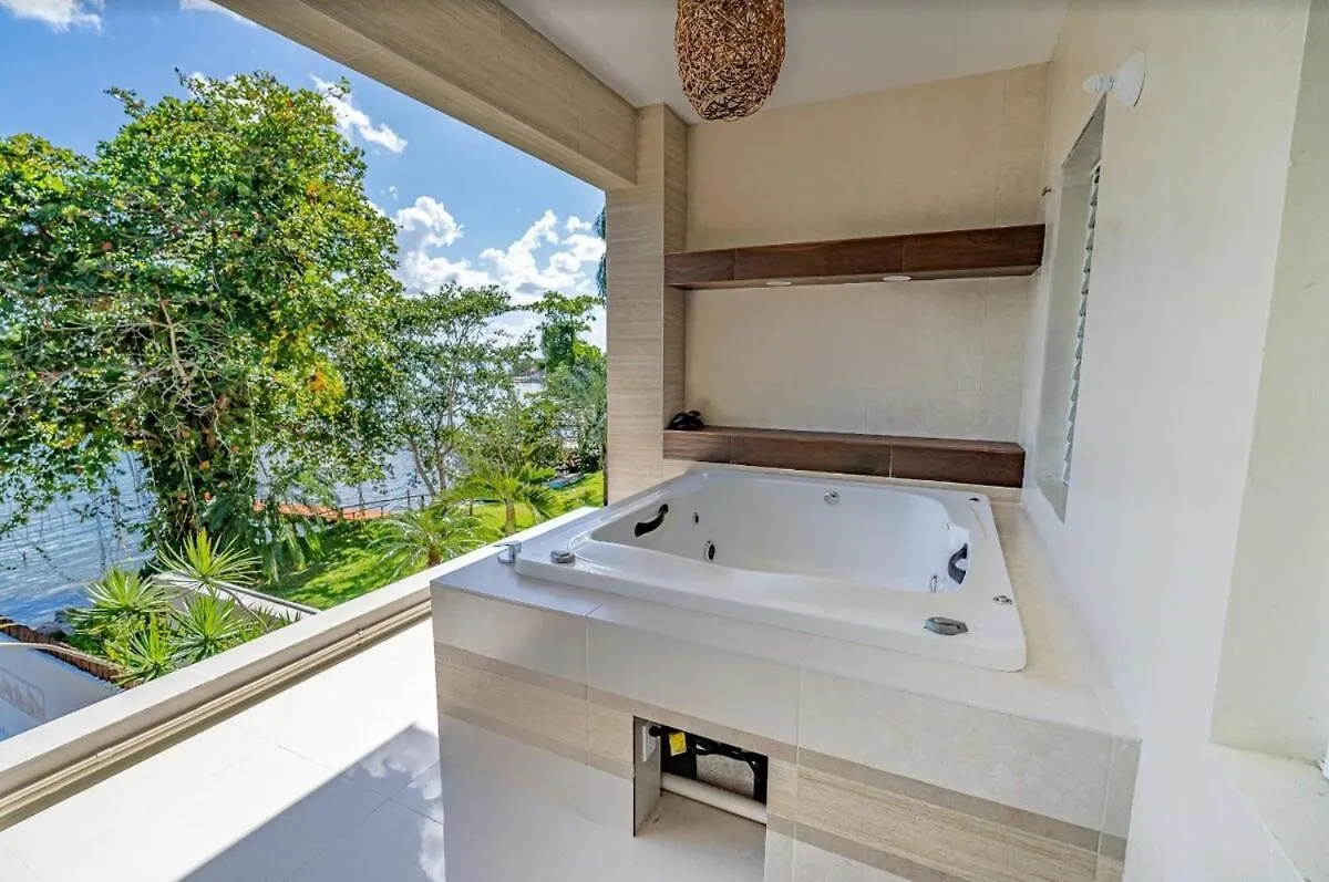 Casa Frente A La Laguna De Bacalar